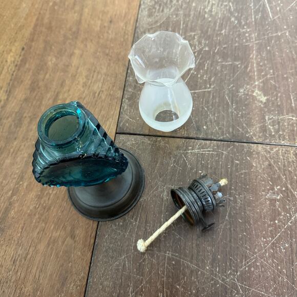 Vintage Hong Kong Metal Blue Glass Frosted‎ Hurricane Shade 10 inch Oil Lamp - Picture 9 of 11